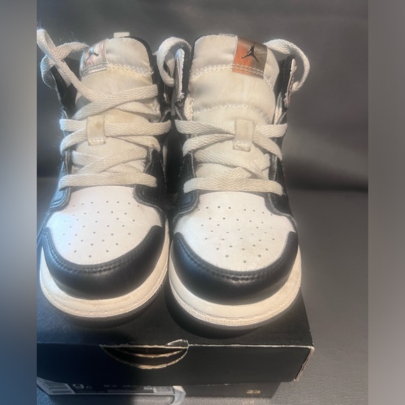 Jordan 1 Mid SE (TD) - Picture 3 of 3